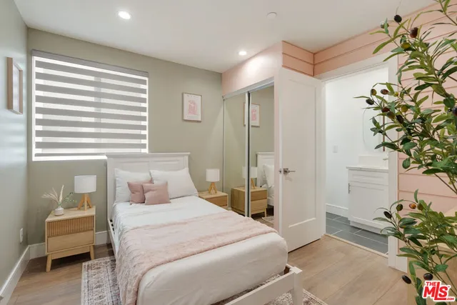 $13,989 | 1341 North Mariposa Avenue, Los Angeles, CA 90027