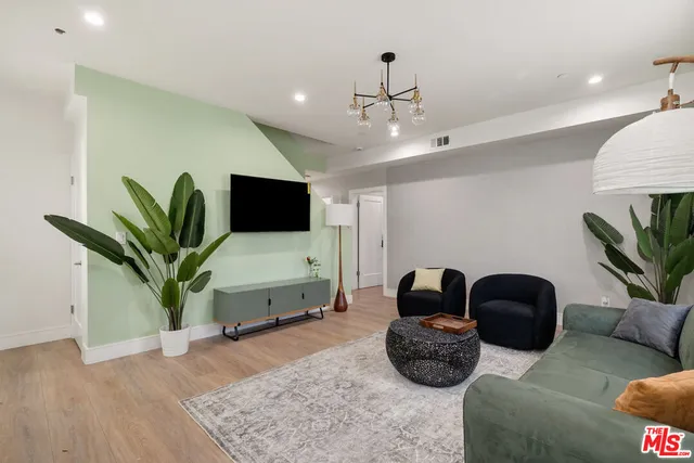 $13,989 | 1341 North Mariposa Avenue, Los Angeles, CA 90027