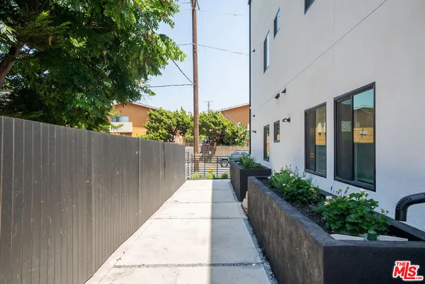 $23,250 | 1341 North Mariposa Avenue, Los Angeles, CA 90027