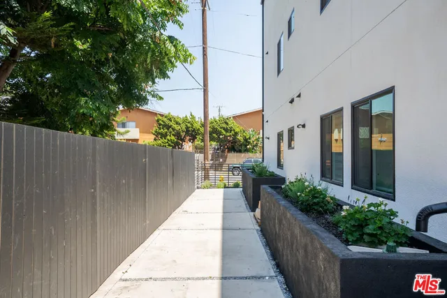 $13,989 | 1341 North Mariposa Avenue, Los Angeles, CA 90027