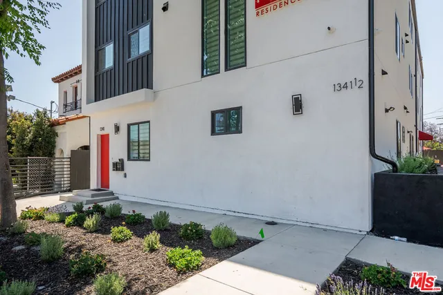 $13,989 | 1341 North Mariposa Avenue, Los Angeles, CA 90027