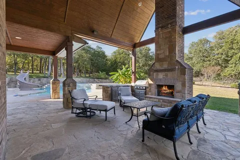 a view of a house with a big yard