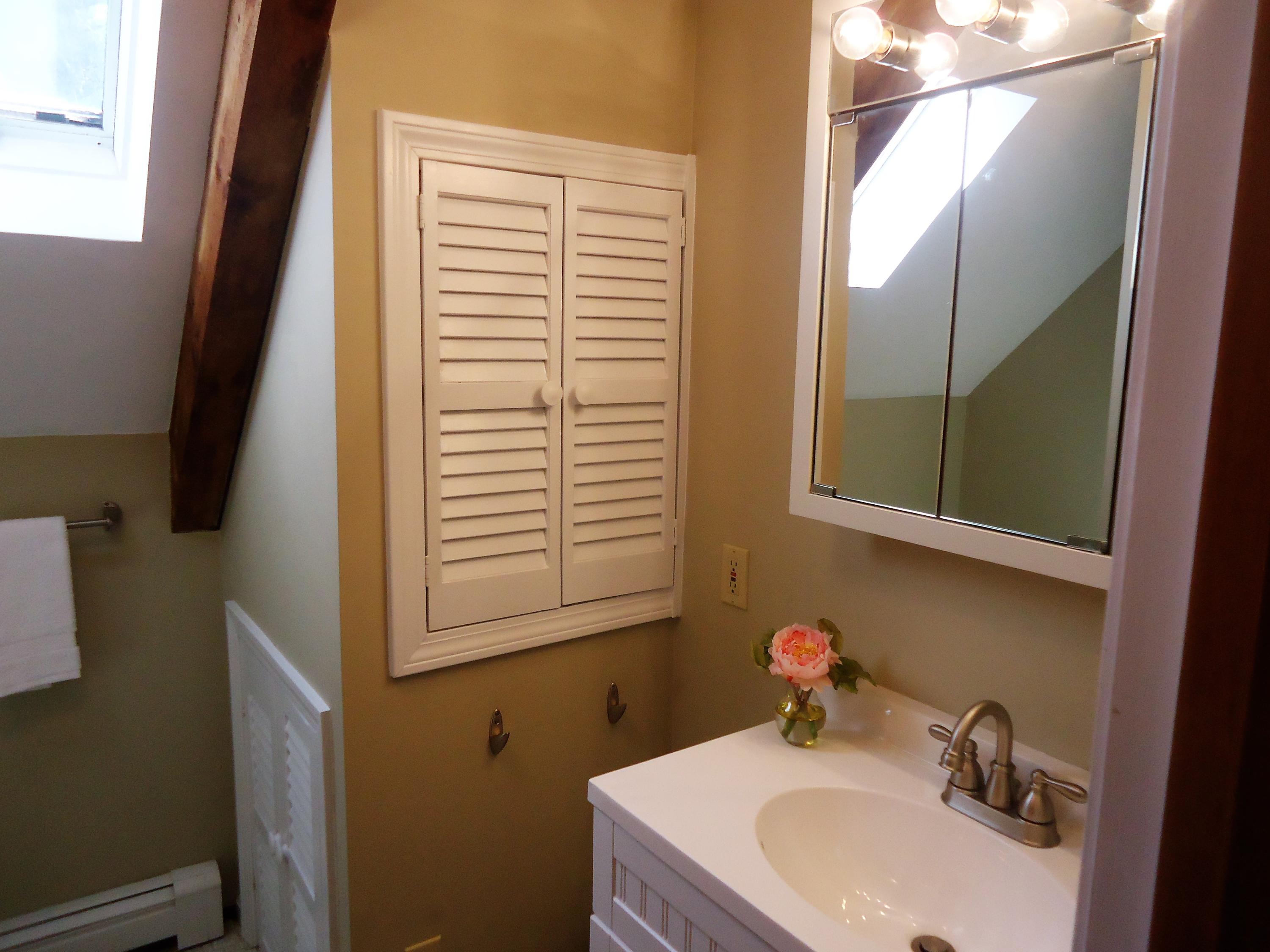 106 Great Hill Road Sandwich, MA 02563 - Photo 18 of 22 upperbath2