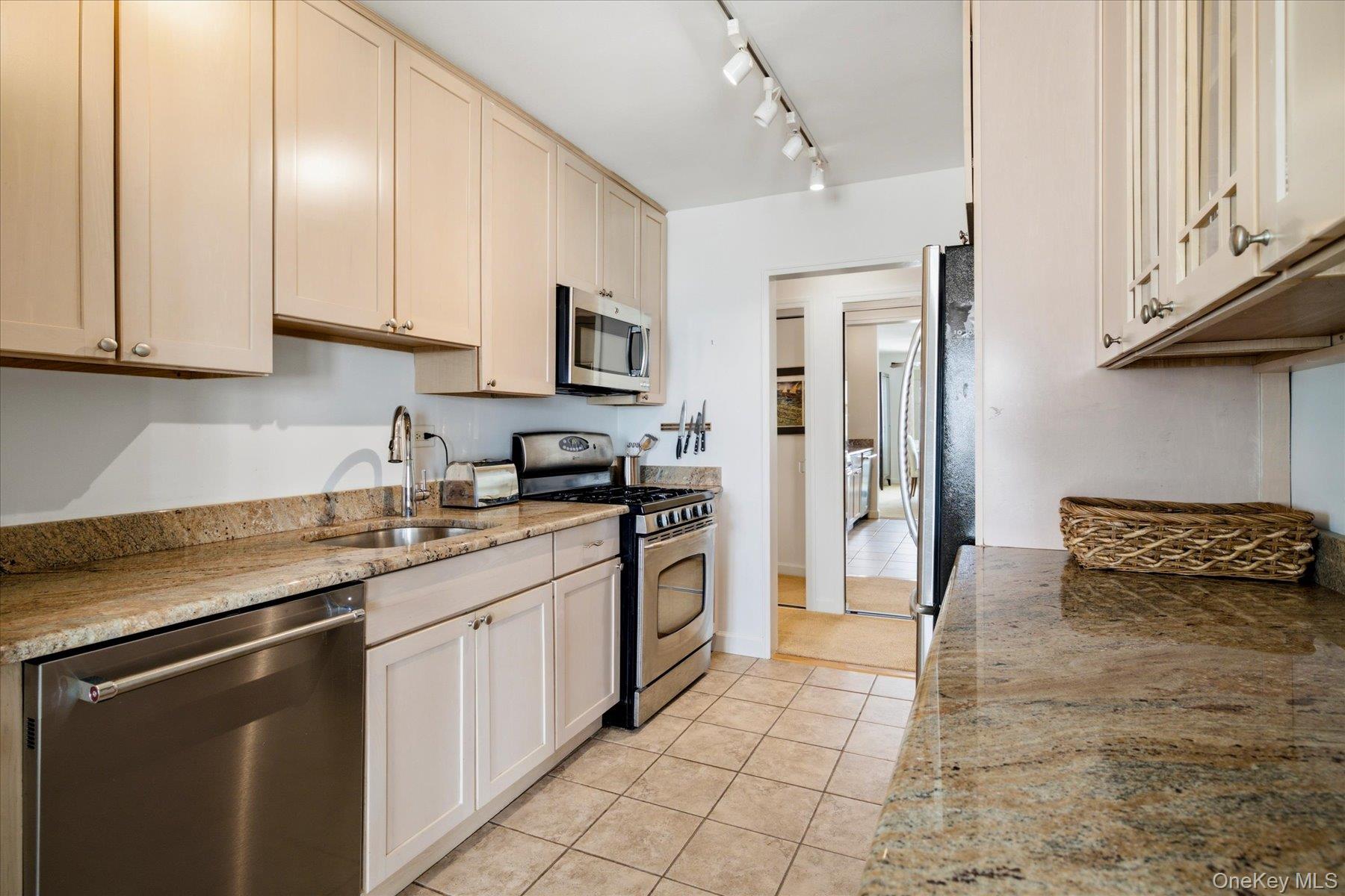 522 Shore Road, Unit 5G Long Beach, NY 11561 - Photo 17 of 30