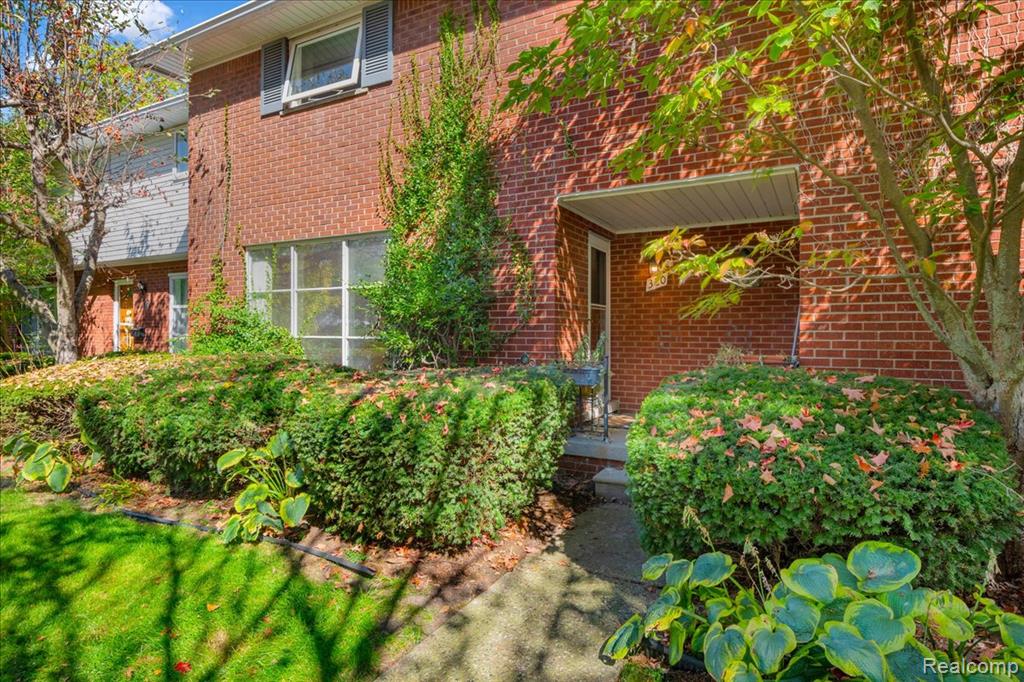 320 Neff Road Grosse Pointe, MI 48230 - Photo 2 of 46 Gallery Image 2