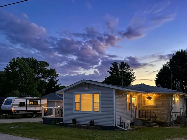 $245,000 | 313 Ackerson Lake Drive, Jackson, MI 49201
