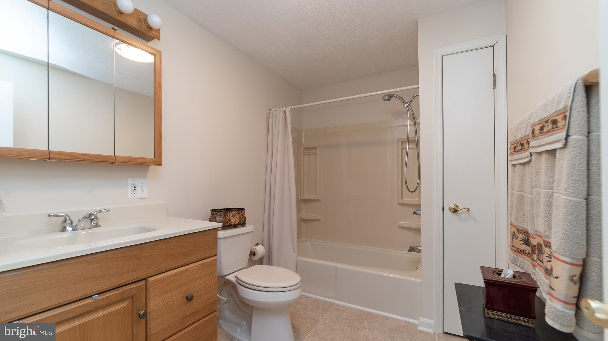 341 Worton Road Baltimore, MD 21221 - Photo 30 of 57 Hallway bathroom