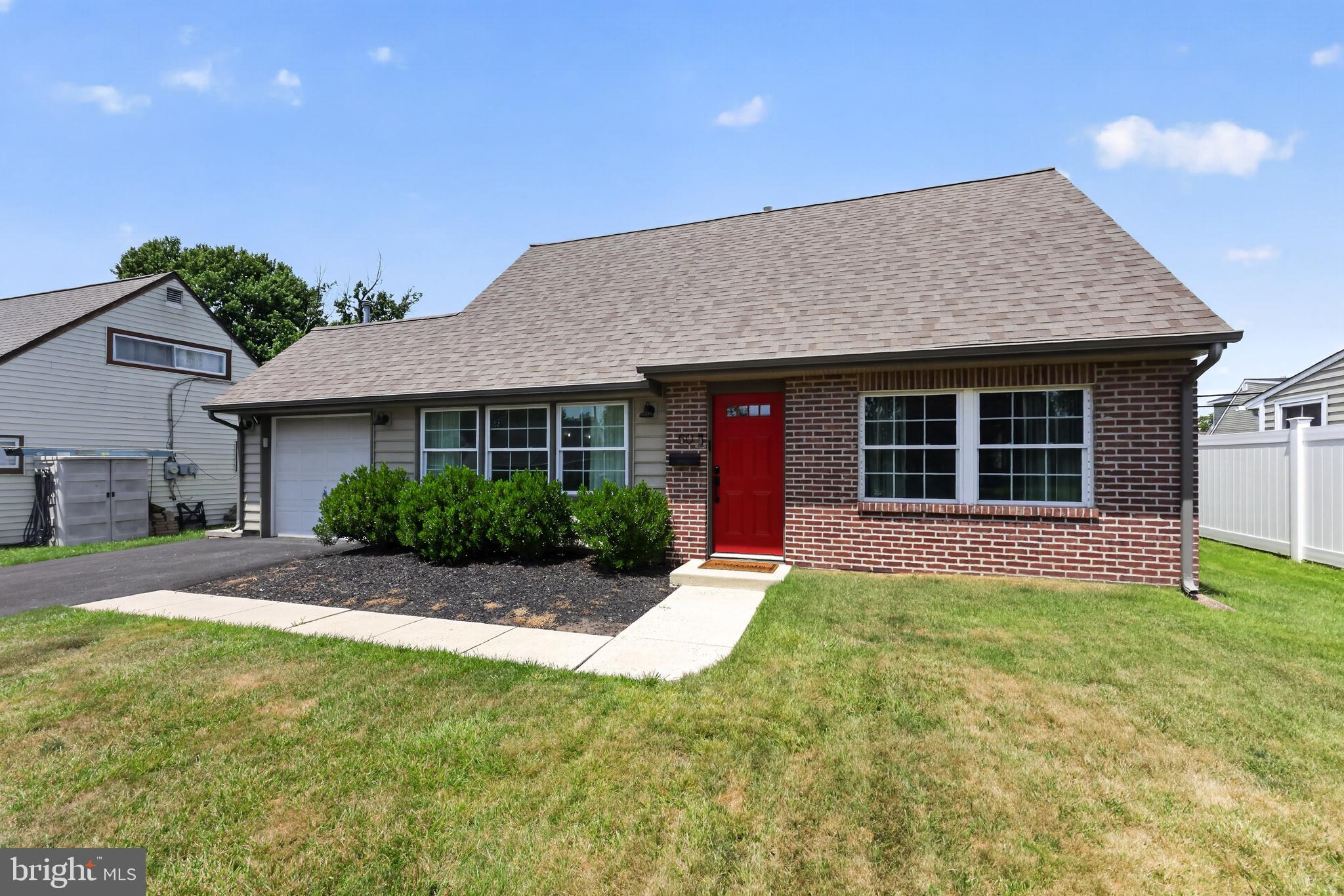 50 Middle Road Levittown, PA 19056 - Photo 3 of 29
