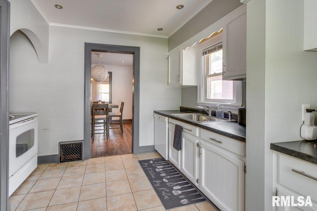 2417 South 6th Street Springfield, IL 62703 - Photo 9 of 21