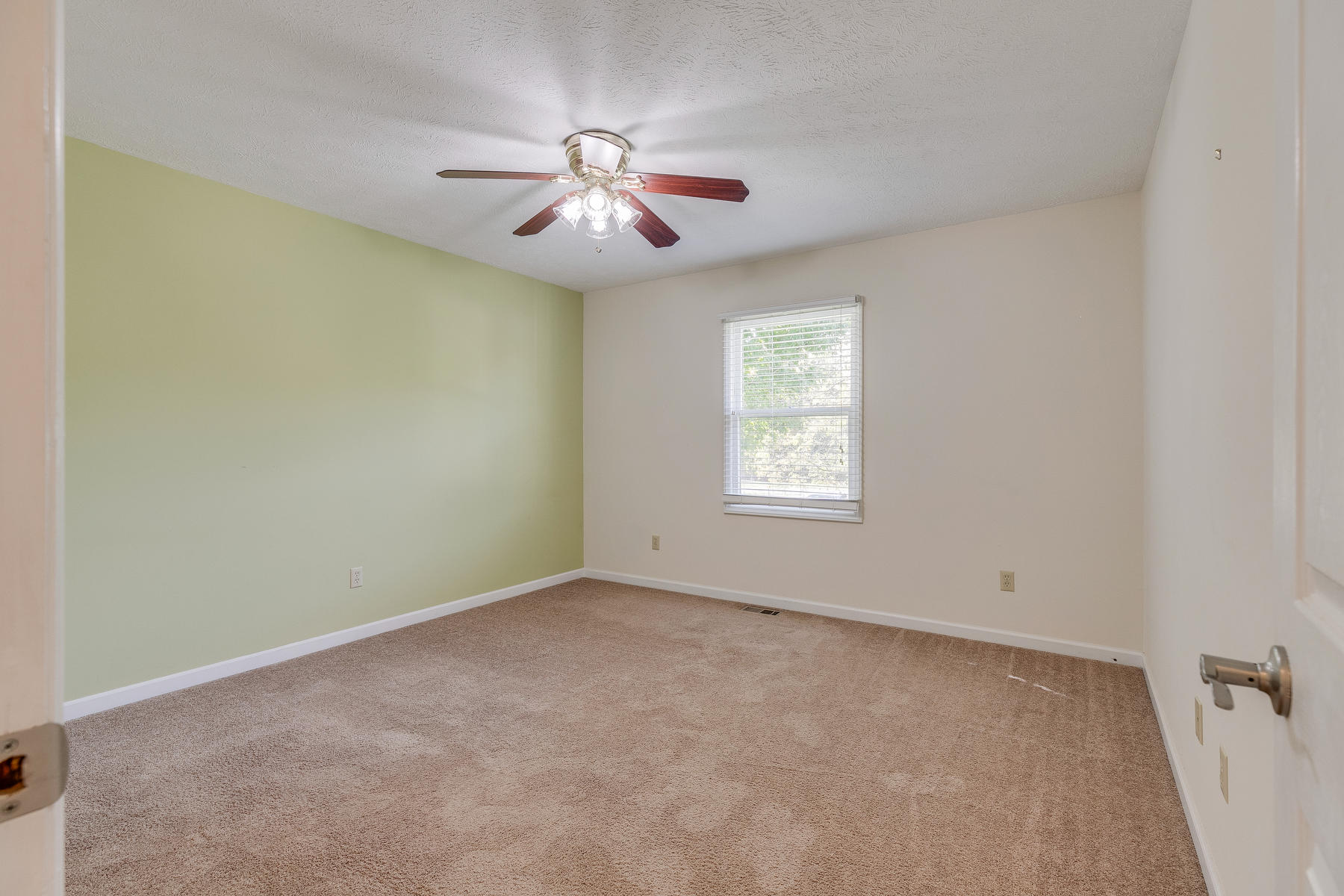 225 Hamilton Road Elizabethton, TN 37643 - Photo 17 of 43 016