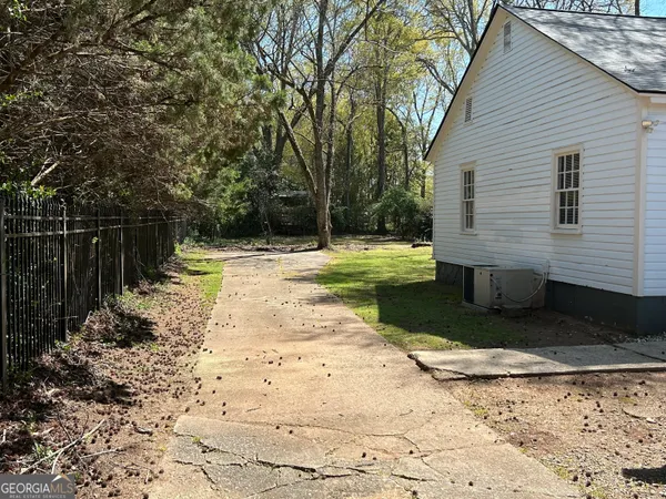 a view of a back yard of the house