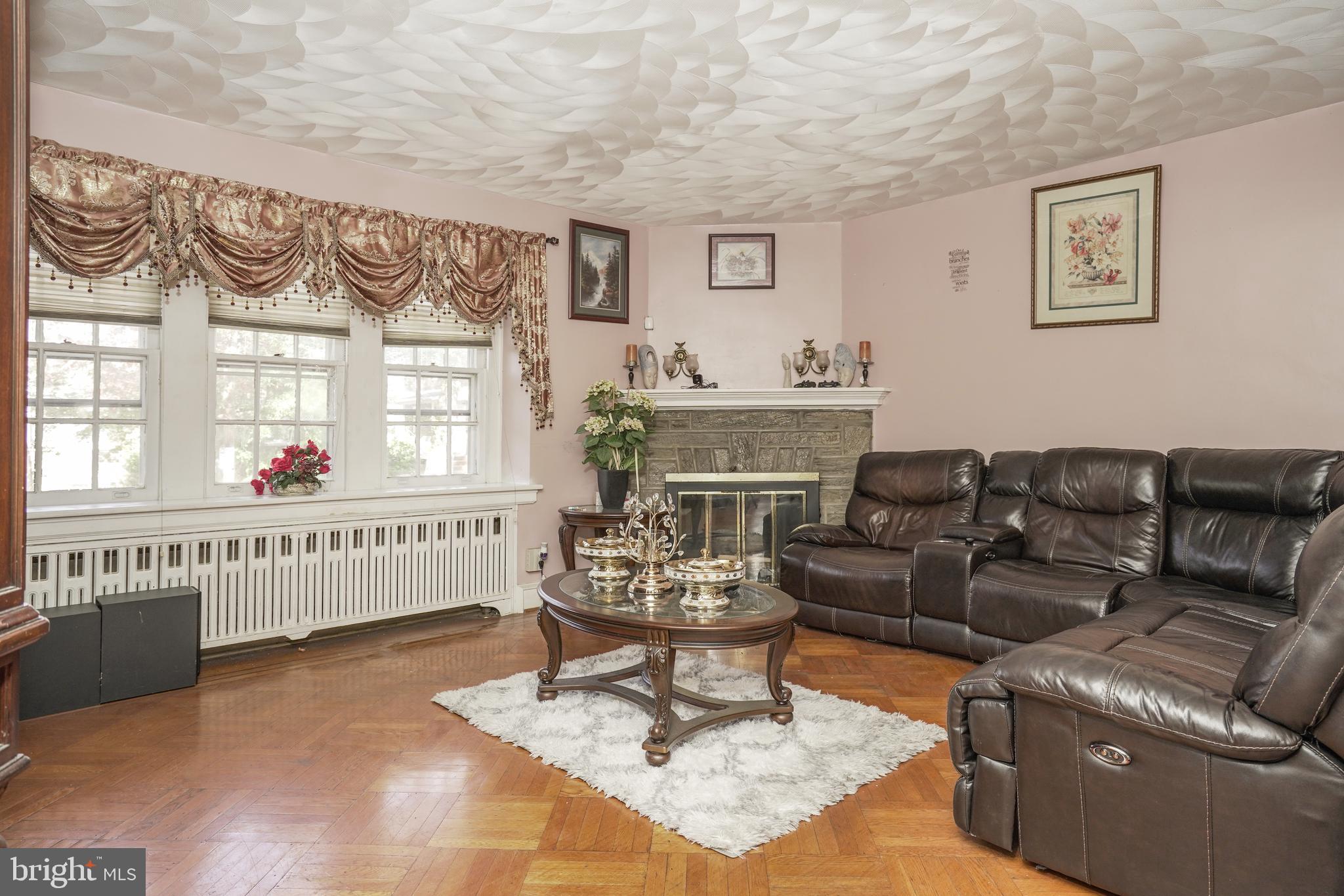 6931 Rutland Street Philadelphia, PA 19149 - Photo 4 of 33 Living room