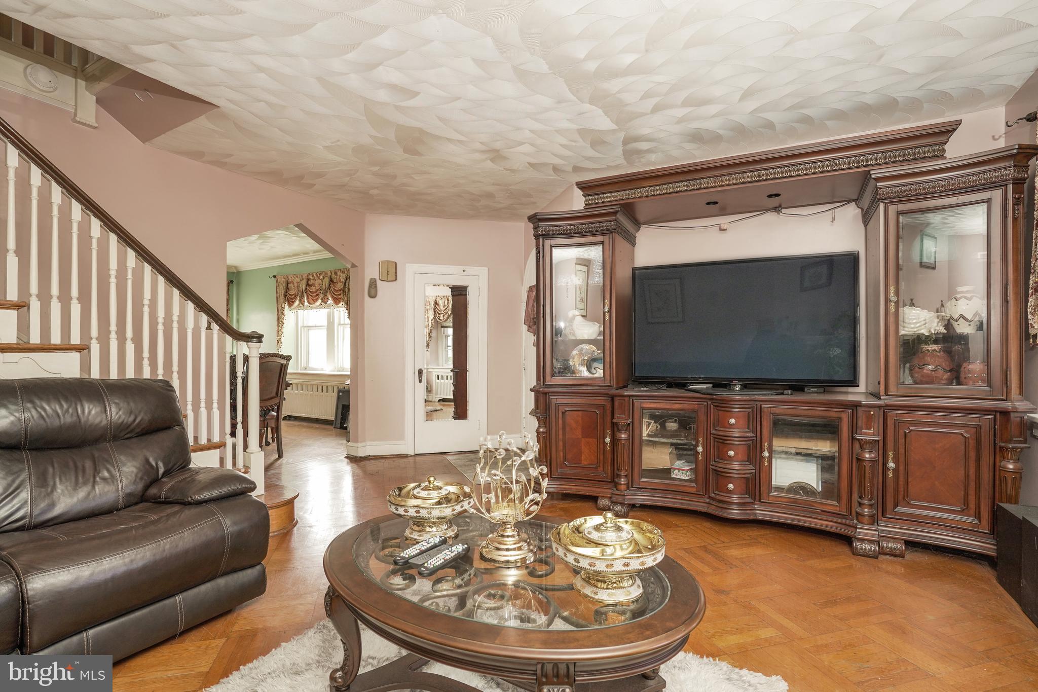 6931 Rutland Street Philadelphia, PA 19149 - Photo 6 of 33 Living room