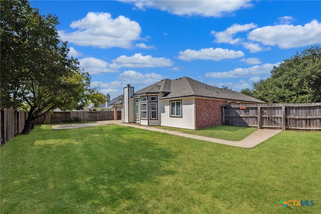 5607 Aberdeen Court Temple, TX 76502 - Photo 27 of 30 a house view with a garden space