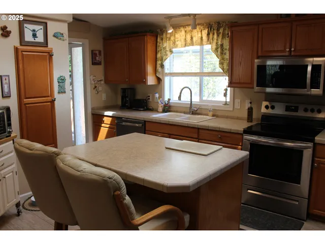 $389,000 | 119 Jensen Way, Lakeside, OR 97449