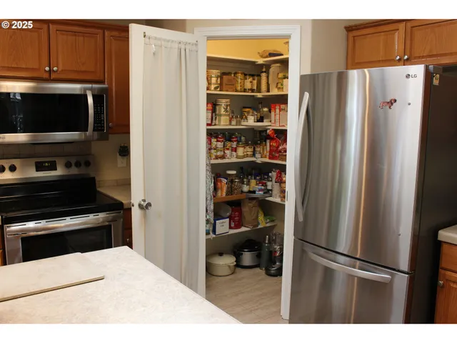 $389,000 | 119 Jensen Way, Lakeside, OR 97449