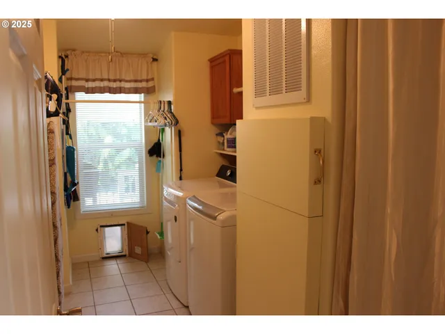 $389,000 | 119 Jensen Way, Lakeside, OR 97449