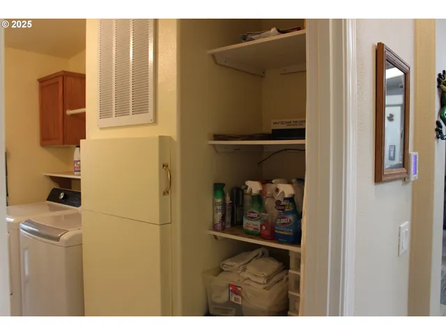 $389,000 | 119 Jensen Way, Lakeside, OR 97449