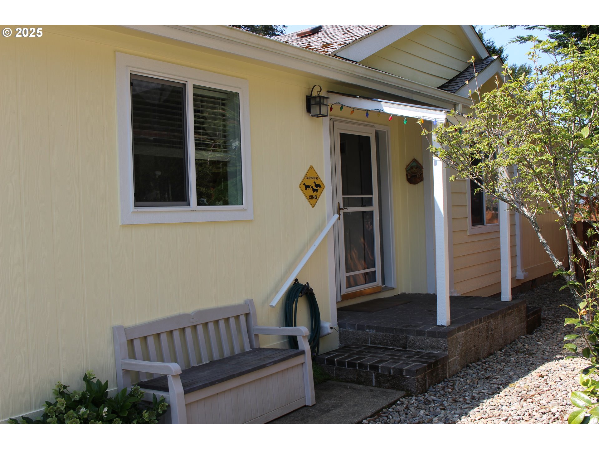 119 Jensen Way Lakeside, OR 97449 - Photo 4 of 44