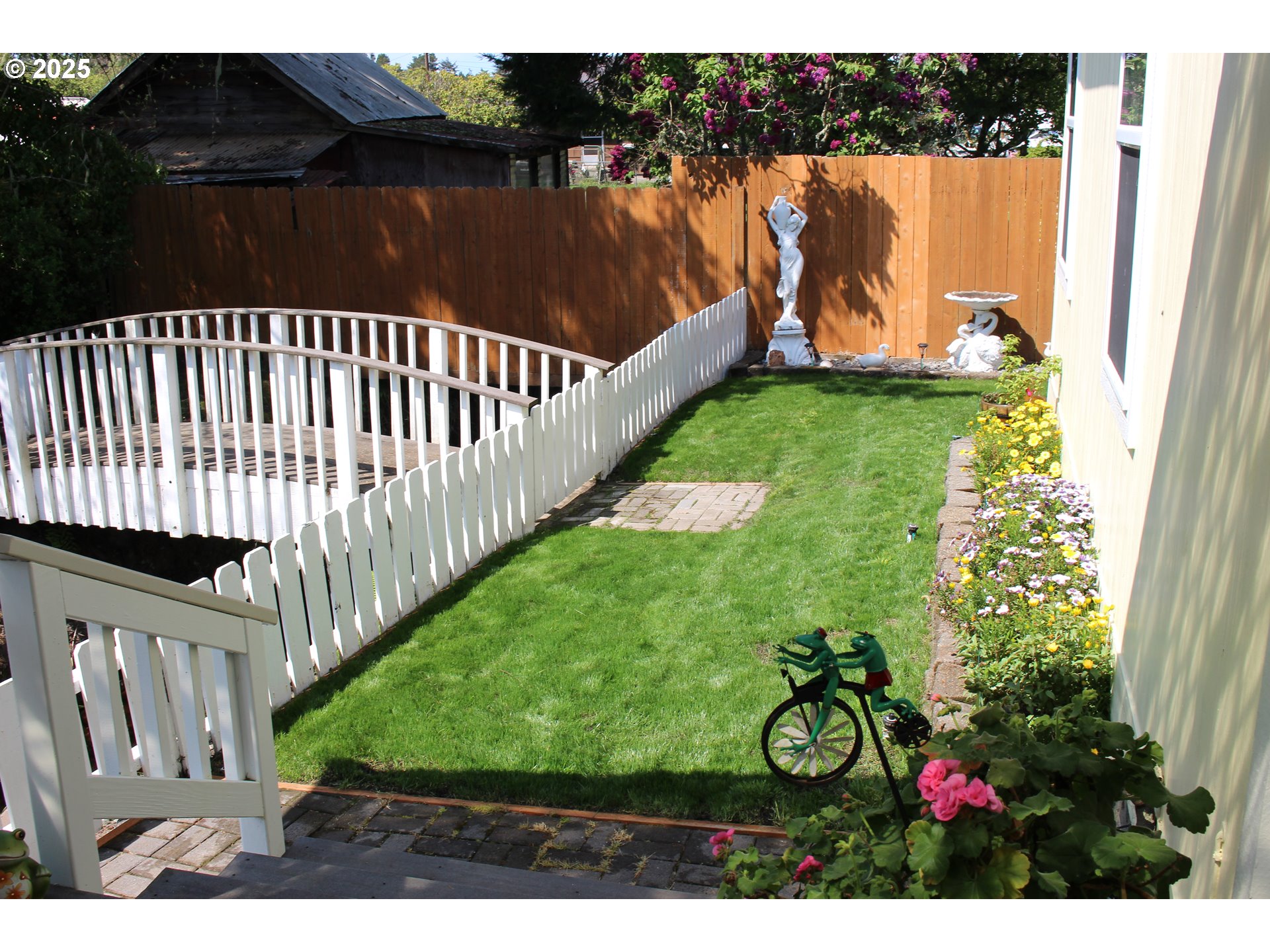 119 Jensen Way Lakeside, OR 97449 - Photo 9 of 44