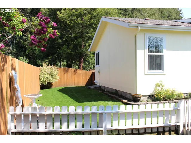 $389,000 | 119 Jensen Way, Lakeside, OR 97449