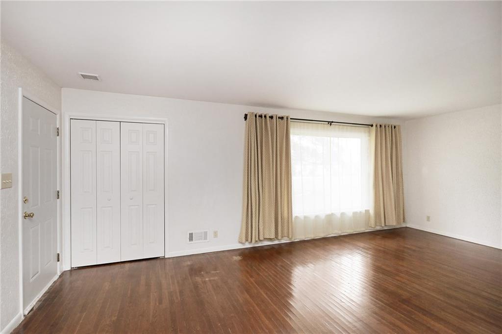 6230 Clydes Road Indianapolis, IN 46268 - Photo 6 of 32 Gallery Image 6
