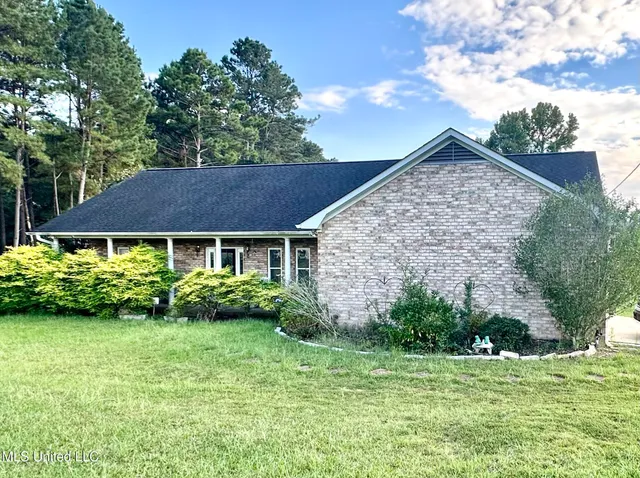 $259,000 | 1535 Holly Trail Southeast, Brookhaven, MS 39601