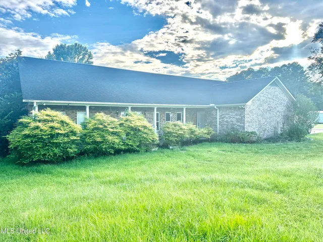 $259,000 | 1535 Holly Trail Southeast, Brookhaven, MS 39601