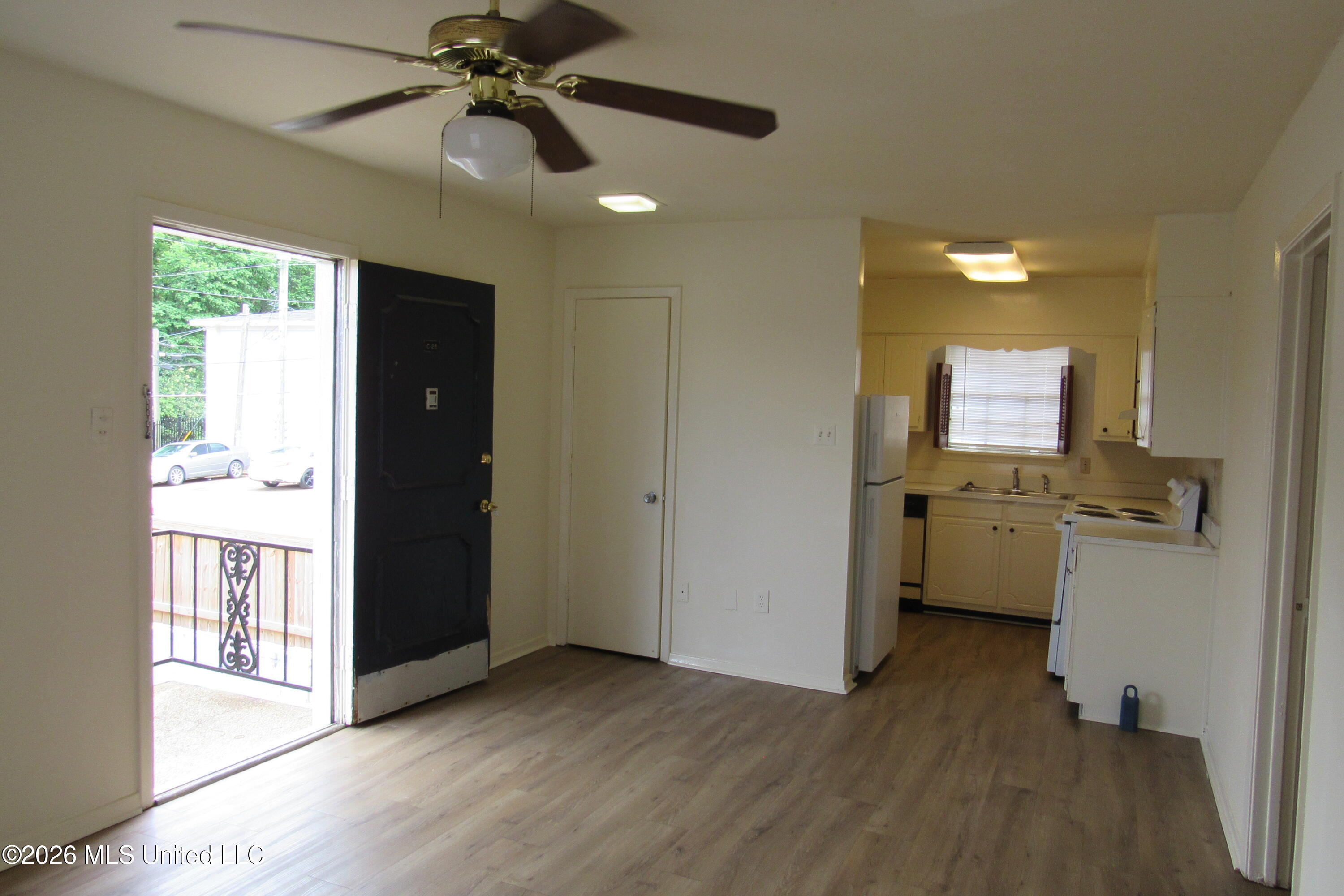 949 Morningside Street, Unit C25 Jackson, MS 39202 - Photo 3 of 10 6BA4A119-E355-441C-A05D-A4B892EBC74D
