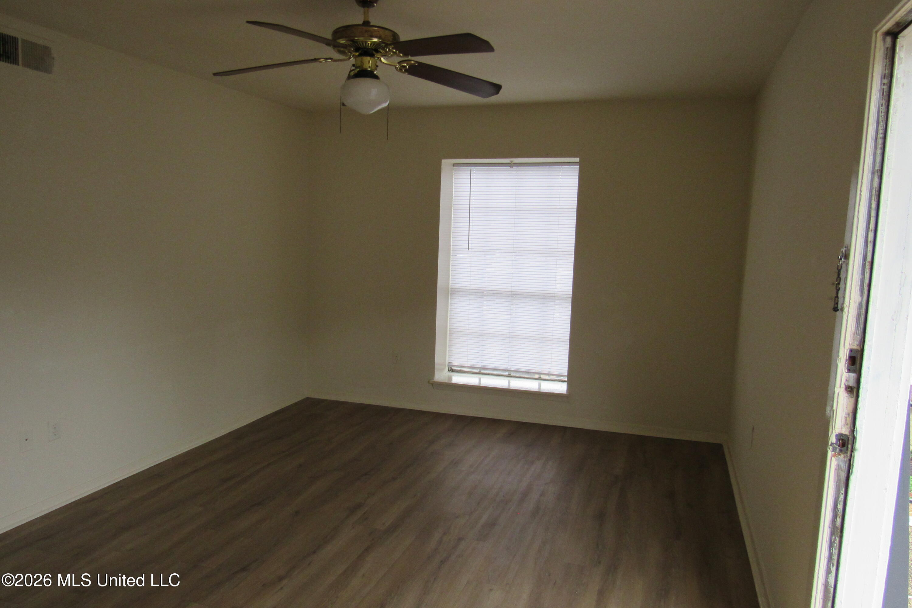 949 Morningside Street, Unit C25 Jackson, MS 39202 - Photo 5 of 10 89E32713-9958-492A-98C7-5FFF331A3D17