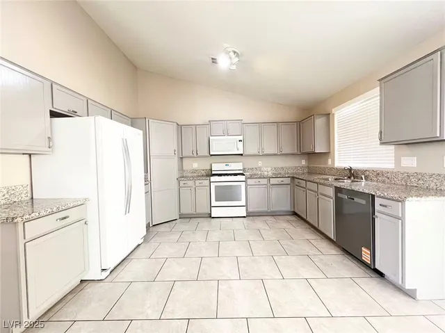 $2,300 | 2886 Skowhegan Drive, Henderson, NV 89074