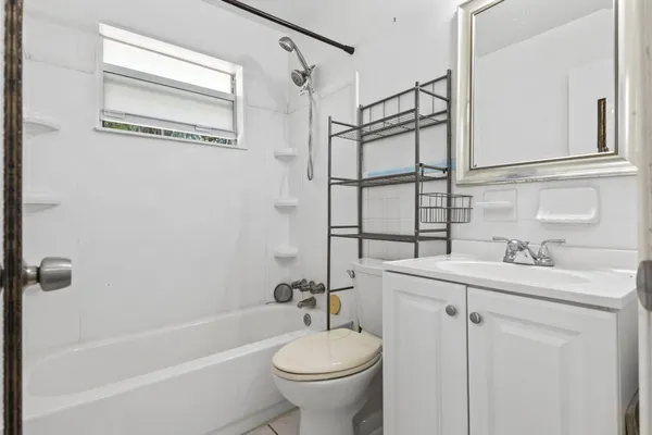 $2,200 | 8012 Highway 1, Vero Beach, FL 32967