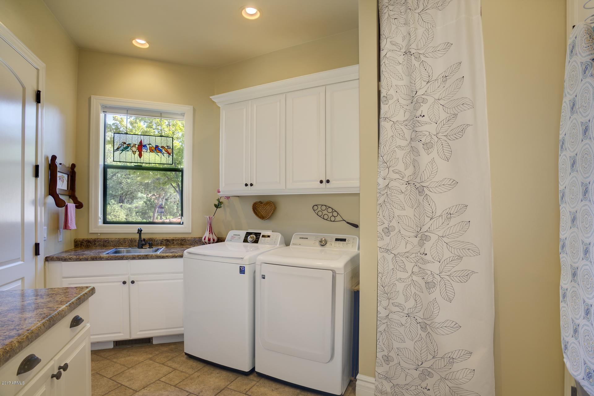 44 North Pine Ridge Circle Payson, AZ 85541 - Photo 17 of 41 Laundry Room