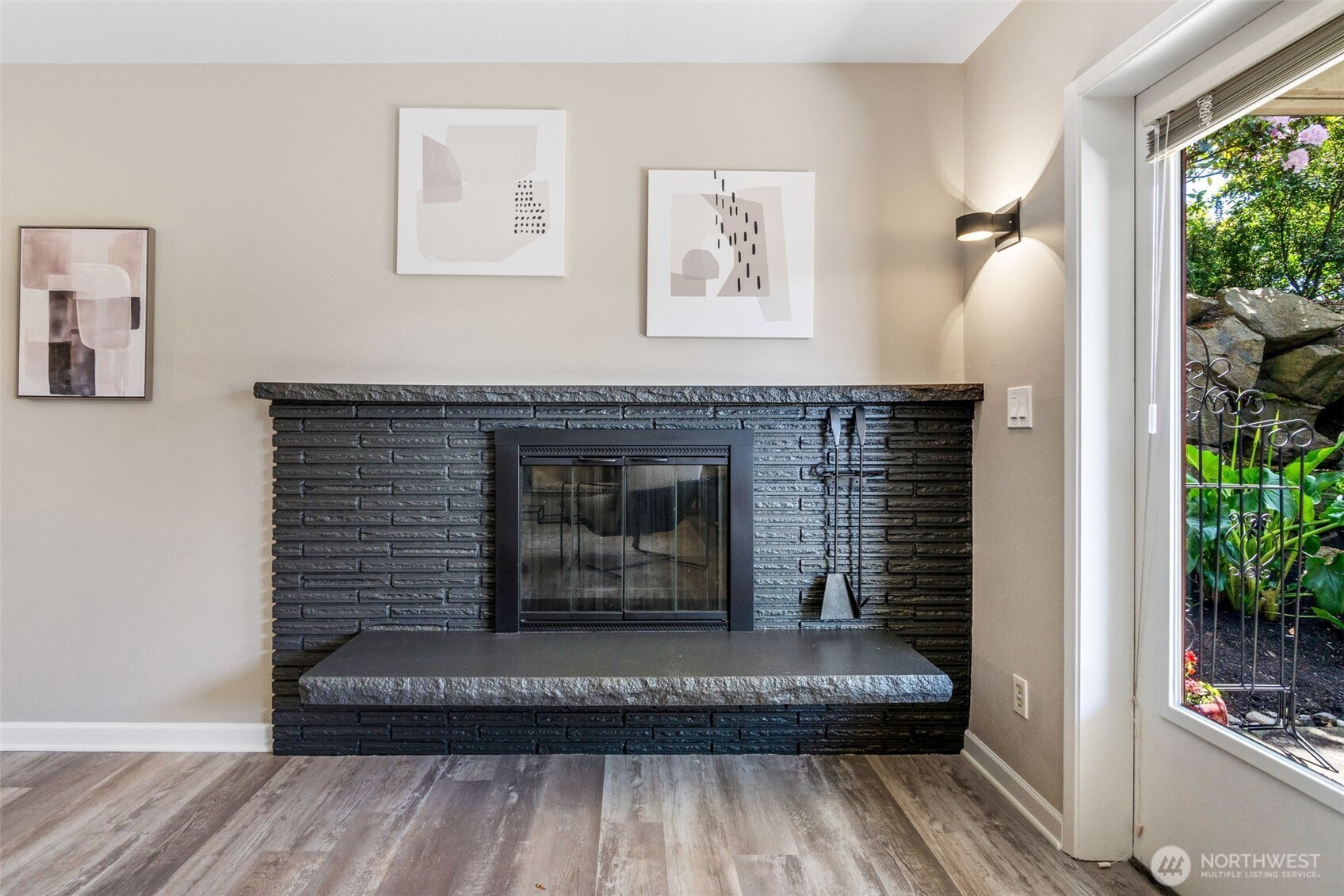 75 East Lynn Street, Unit B Seattle, WA 98102 - Photo 7 of 36 a living room with furniture and a fireplace