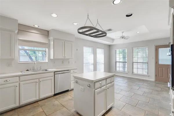 $2,400 | 4919 Saddleback Road, Arlington, TX 76017