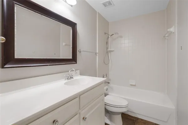 $2,400 | 4919 Saddleback Road, Arlington, TX 76017