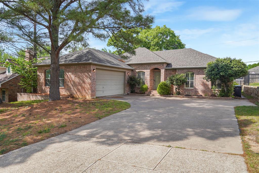 4919 Saddleback Road Arlington, TX 76017 - Photo 2 of 24