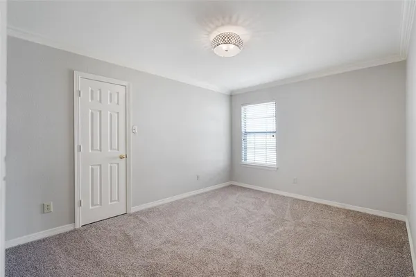 $2,400 | 4919 Saddleback Road, Arlington, TX 76017