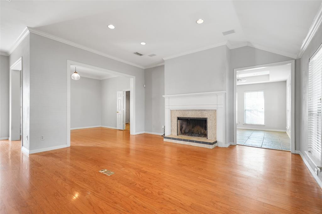 4919 Saddleback Road Arlington, TX 76017 - Photo 4 of 24