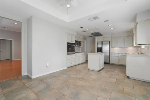 $2,400 | 4919 Saddleback Road, Arlington, TX 76017