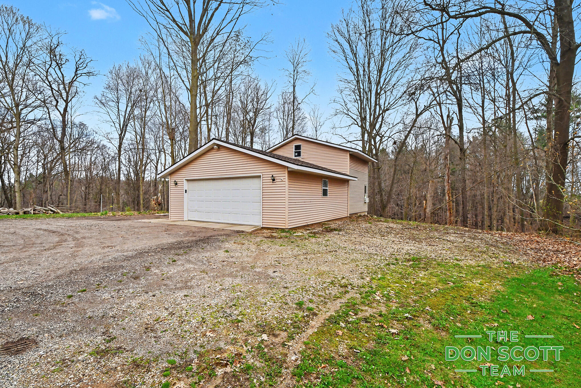 2589 Rector Avenue Northeast Rockford, MI 49341 - Photo 18 of 24 Garage
