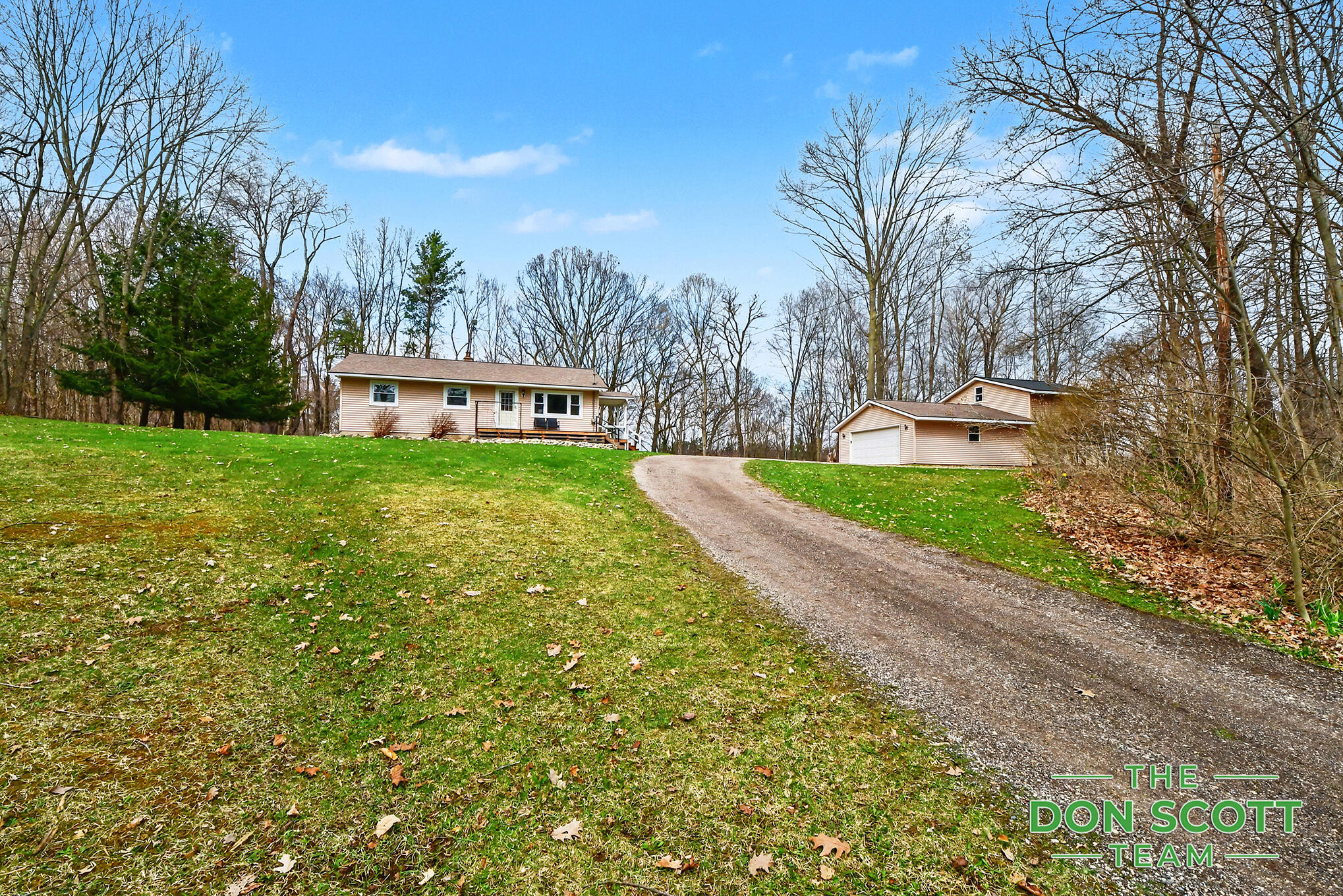2589 Rector Avenue Northeast Rockford, MI 49341 - Photo 2 of 24 Front
