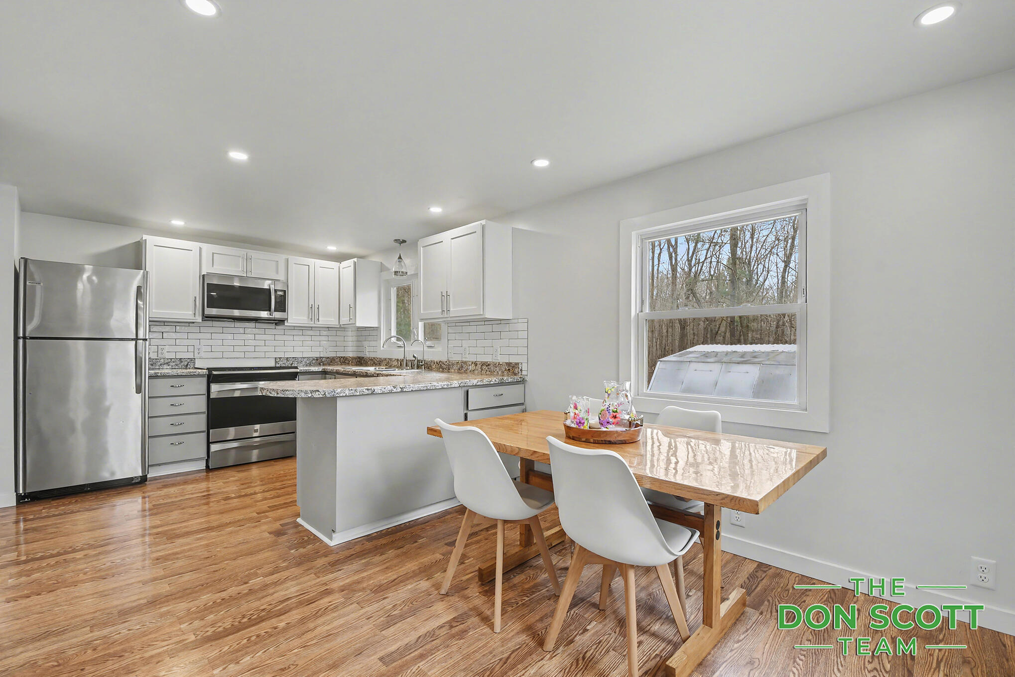 2589 Rector Avenue Northeast Rockford, MI 49341 - Photo 5 of 24 Dinning Area/Kitchen