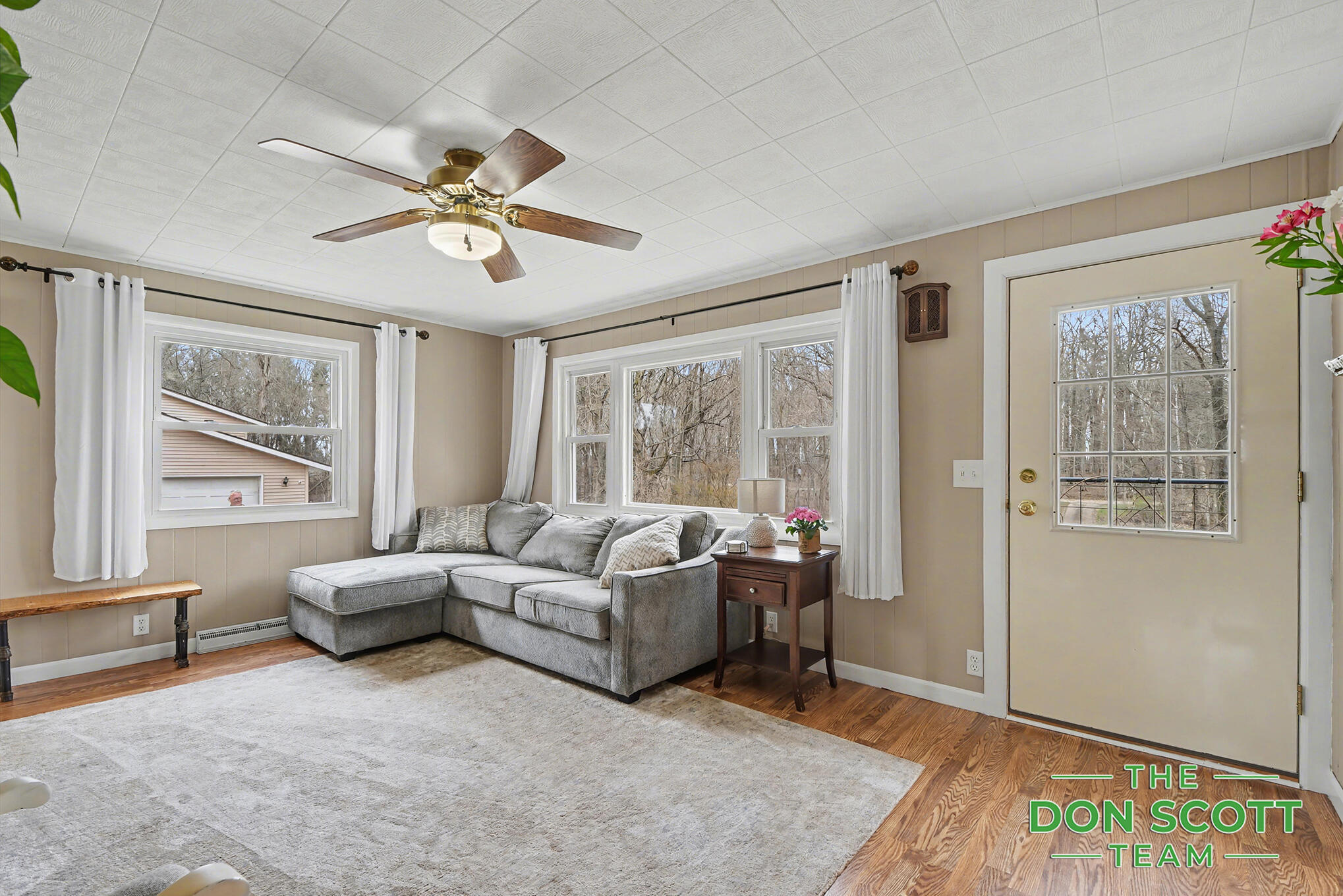 2589 Rector Avenue Northeast Rockford, MI 49341 - Photo 9 of 24 Living Room