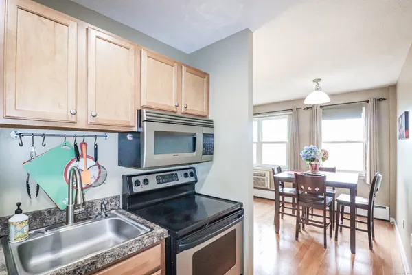 $1,625 | 40 Owen Street, Unit E12, Hartford, CT 06105