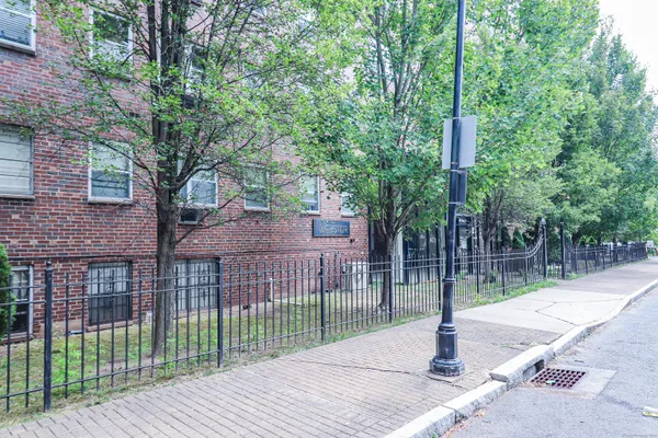 $1,625 | 40 Owen Street, Unit E12, Hartford, CT 06105