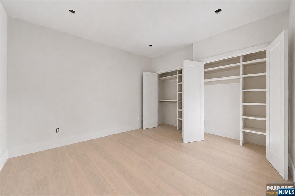 392 Undercliff Avenue, Unit 1 Edgewater, NJ 07020 - Photo 7 of 12