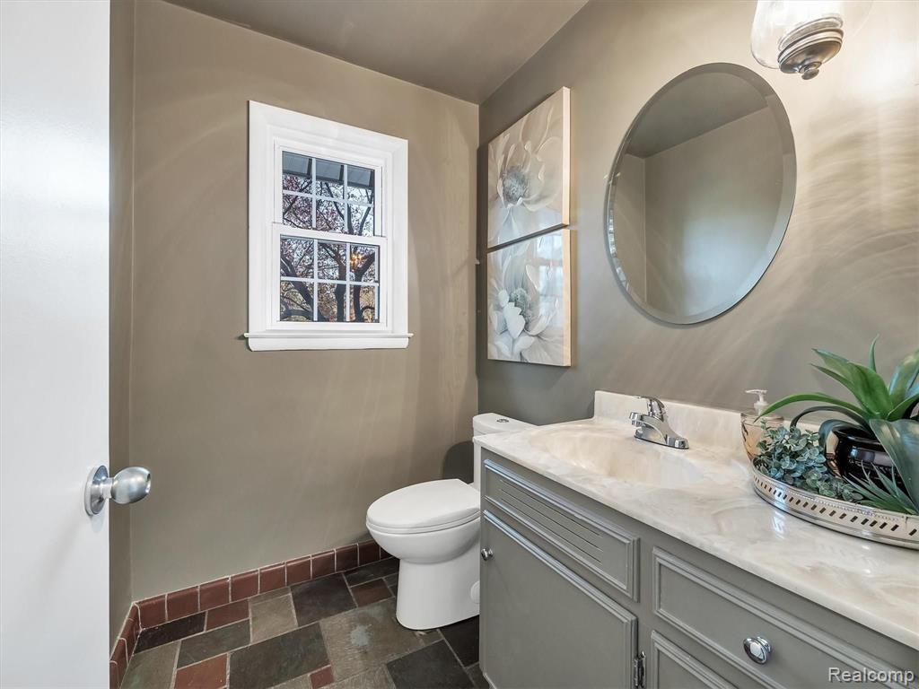 18551 Riverside Drive Beverly Hills, MI 48025 - Photo 30 of 58
