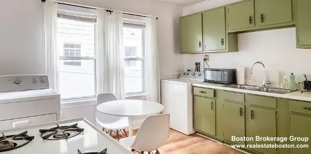 $4,800 | 122 Hillside Street, Unit 1, Boston, MA 02120