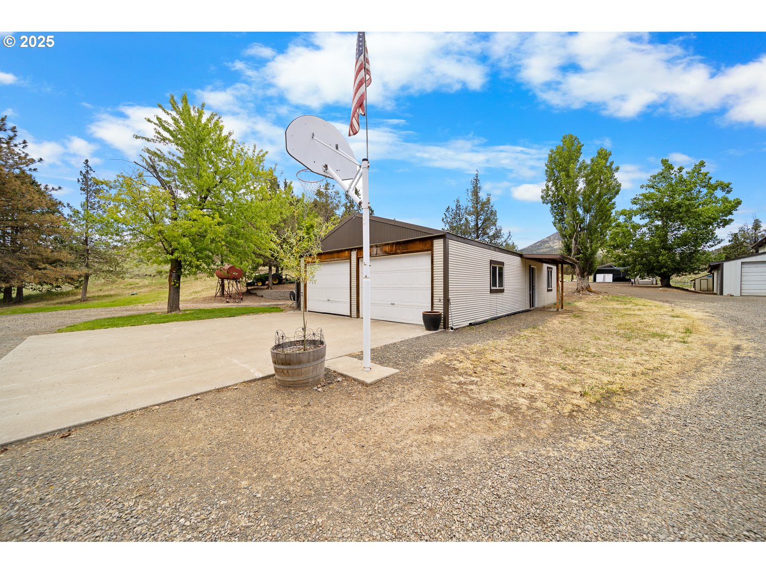 33817 Gage Road Mitchell, OR 97750 - Photo 32 of 48 a view of a house with basketball court